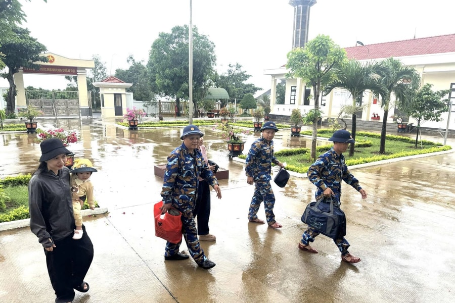 Trạm ra đa 540, Vùng 3 Hải quân tiếp nhận người dân đến tránh bão số 10