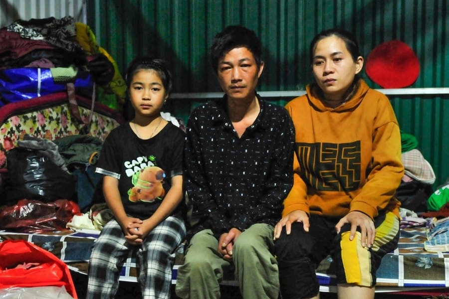 Chồng bệnh nặng, vợ trẻ kiệt sức nuôi cả gia đình