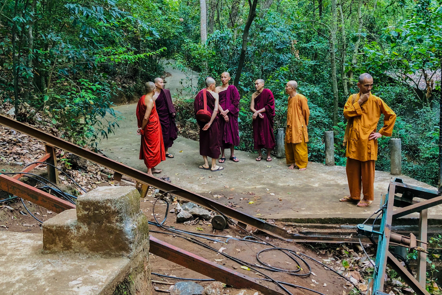 Thêm một nhà sư thiệt mạng trong vụ xe goòng rơi xuống sườn núi