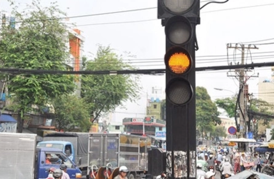 Tôi lo lắng camera AI có 'hiểu' tài xế không cố ý vượt đèn vàng?