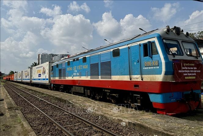 Chạy lại đôi tàu đi Nam Ninh (Trung Quốc)