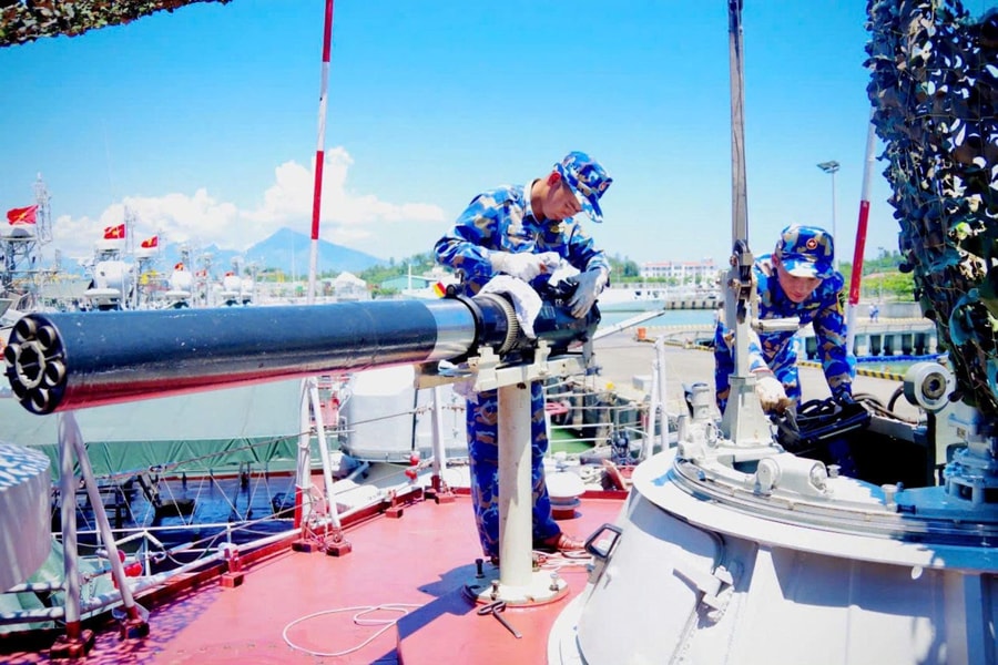 Quân chủng Hải quân phất cao cờ hồng tháng Tám hướng về Đại hội Đảng bộ Quân đội