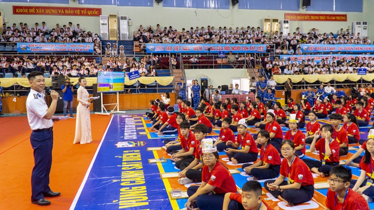 Phát động cuộc thi “Em yêu biển, đảo quê hương” tại Vĩnh Long