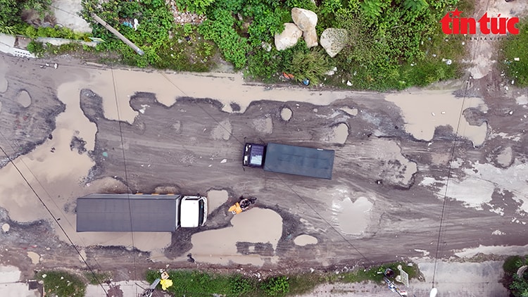 TP Hồ Chí Minh: Đường giao thông ở xã Bà Điểm xuống cấp, đầy ‘hố bom’