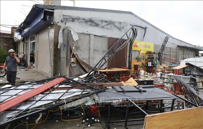 Chuyên gia khí tượng giải thích hiện tượng xoáy lốc trong bão số 10