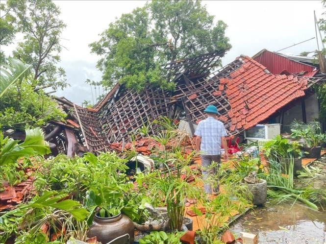 Bão số 10: Hải Phòng có 9 người bị thương và nhiều nhà tốc mái do dông lốc