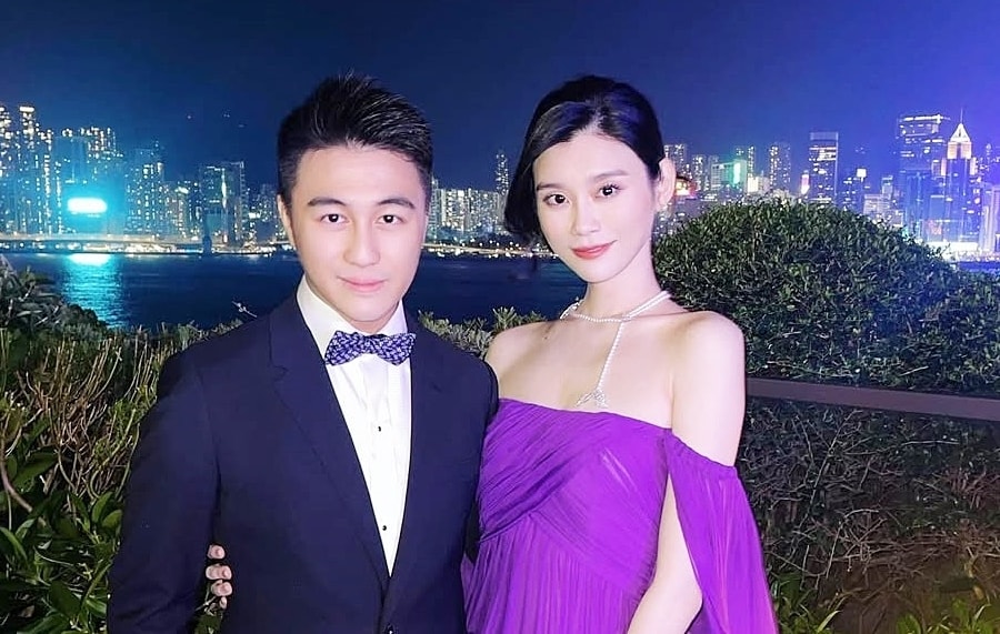 Phong cách sánh đôi của siêu mẫu và con trai 'Vua sòng bạc'