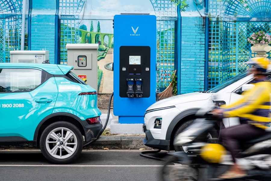 Công ty của ông Phạm Nhật Vượng đề xuất bỏ giá sạc cao điểm cho xe điện