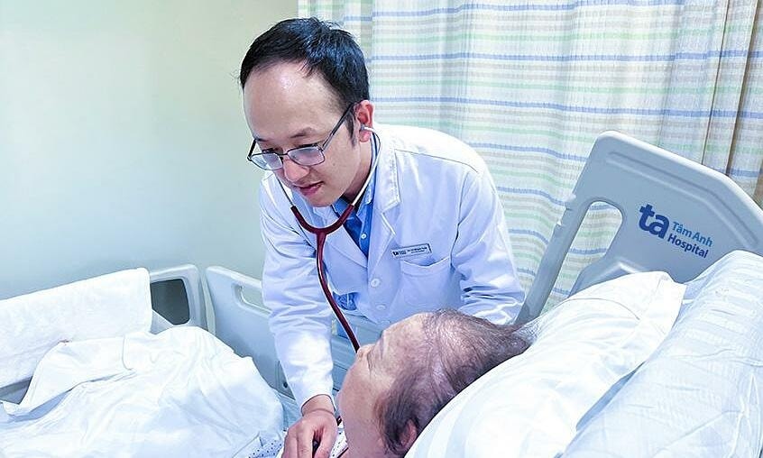 Loạn thần bởi u tuyến thượng thận