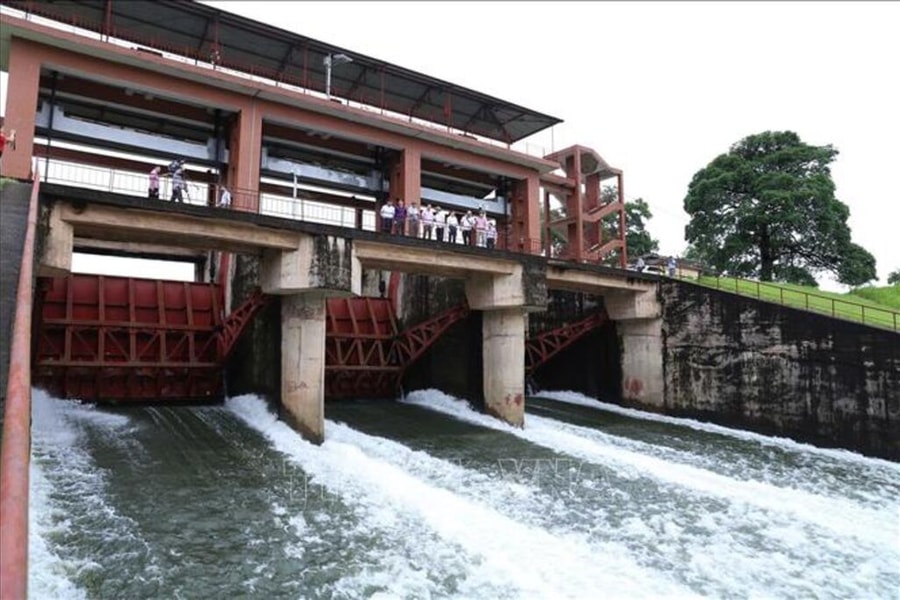 Vận hành xả nước qua tràn hồ Núi Cốc từ trưa 30/9