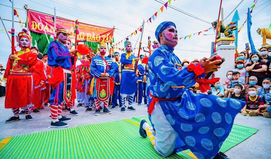 Phát huy giá trị lễ hội truyền thống tiêu biểu phục vụ phát triển du lịch