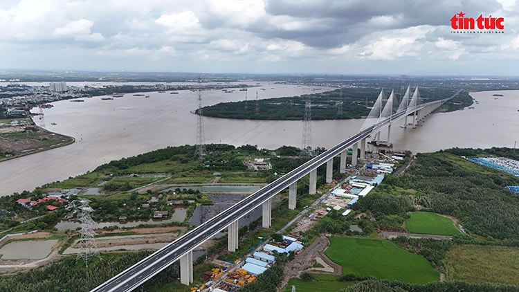 Cao tốc Bến Lức – Long Thành tăng tốc, chờ nối liền vùng kinh tế trọng điểm