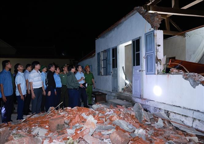 Thủ tướng Phạm Minh Chính kiểm tra thực tế, chỉ đạo khắc phục hậu quả bão số 10 tại Ninh Bình