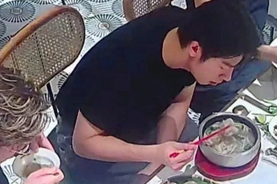 Hứa Quang Hán và loạt sao mê món cuốn, phở Việt, nửa đêm vẫn đi ăn