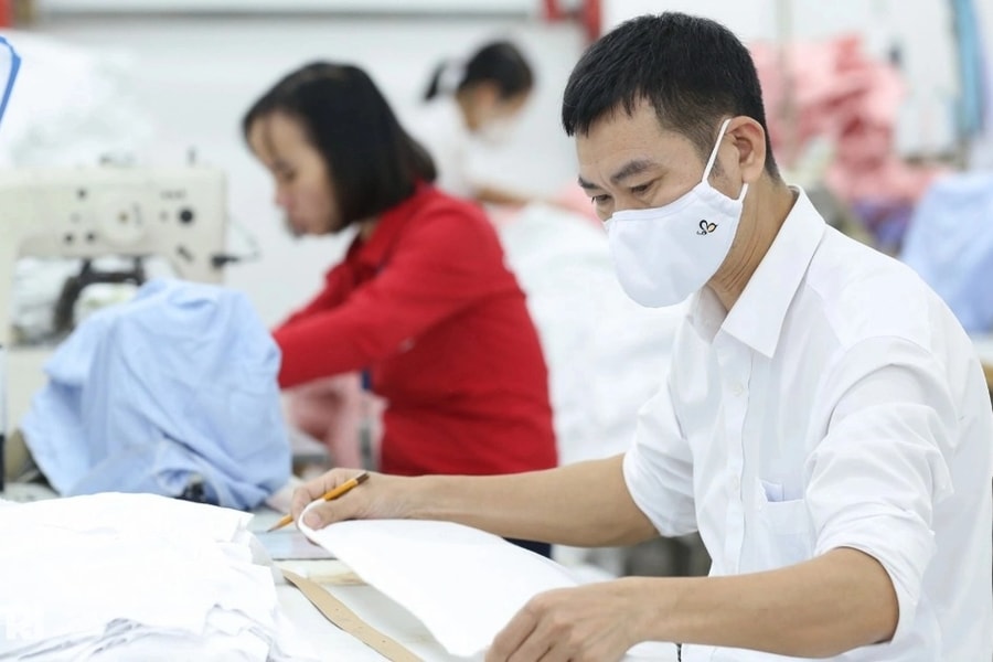 Người lao động làm thêm dịp lễ, tết hưởng ít nhất 300% lương