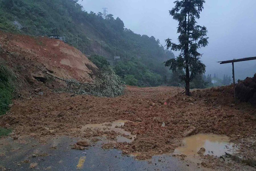 Nhiều khách mắc kẹt ở Sa Pa vì sạt lở