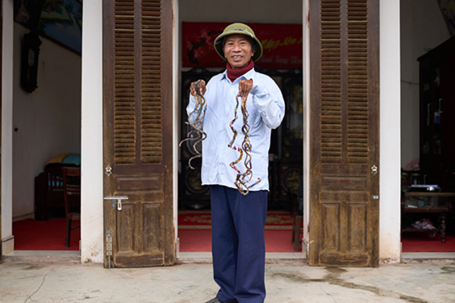 Người đàn ông Việt lập kỷ lục Guiness móng tay dài nhất thế giới