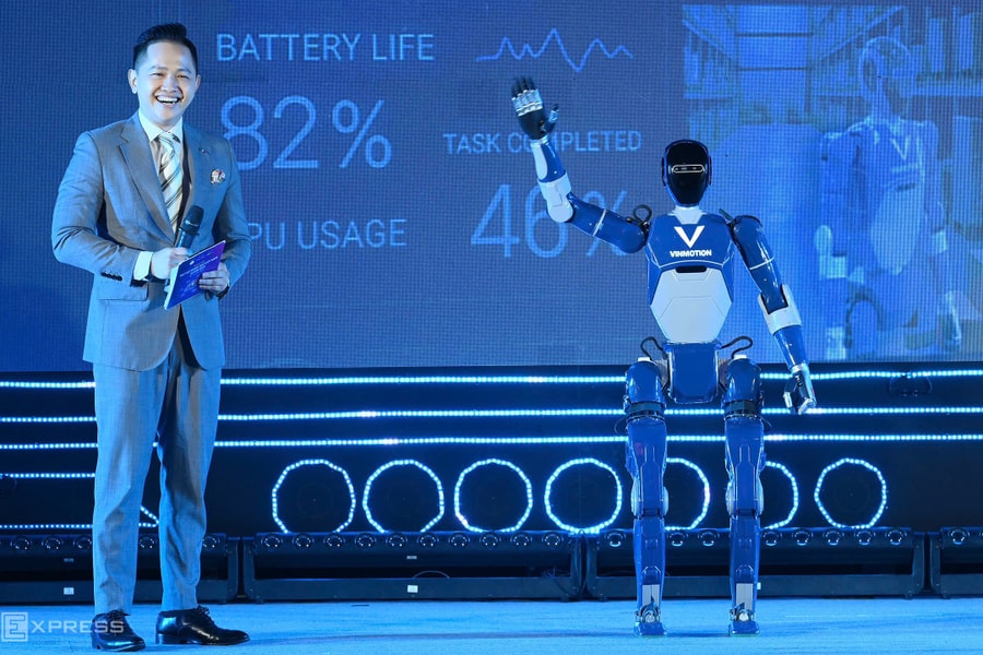 Robot hình người khen MC AI4VN 2025 điển trai