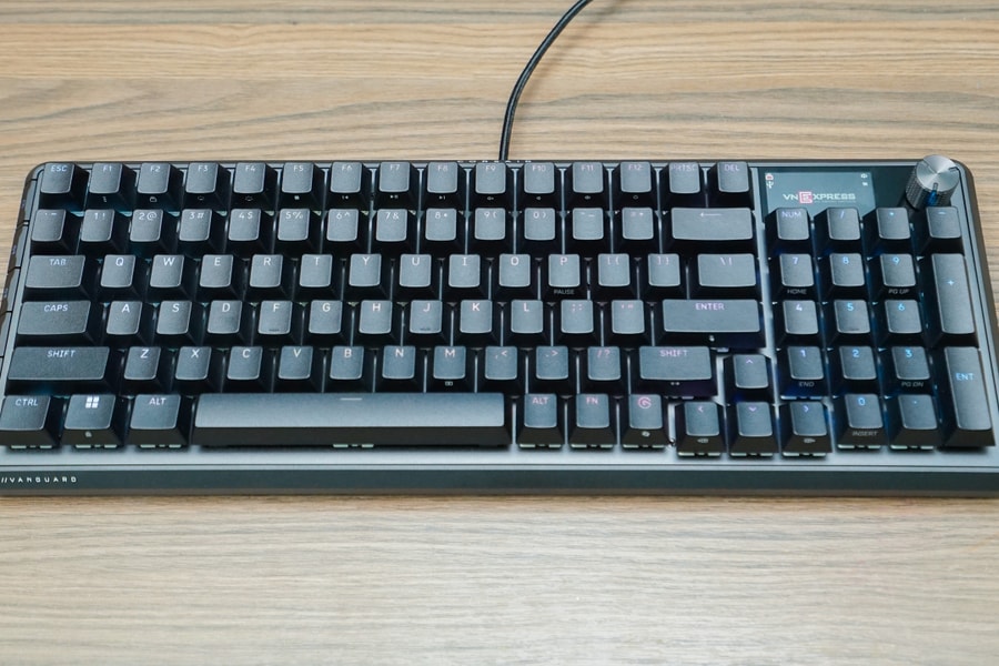 Corsair Vanguard Pro 96 - bàn phím cơ dùng switch từ tính giá 6 triệu đồng