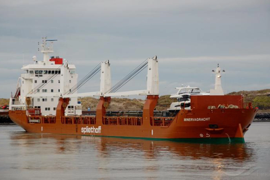 Tàu hàng bốc cháy ngoài khơi Yemen, nghi trúng đòn của Houthi