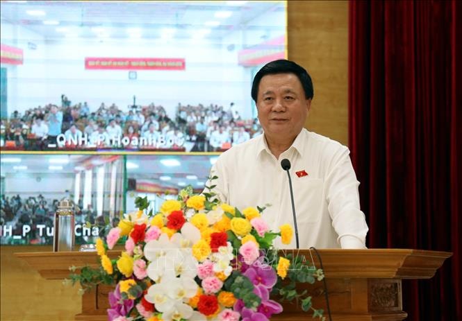 Ủy viên Bộ Chính trị Nguyễn Xuân Thắng tiếp xúc cử tri Quảng Ninh