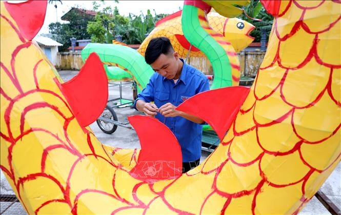 Mang Trung thu vẹn tròn cho trẻ em vùng nông thôn