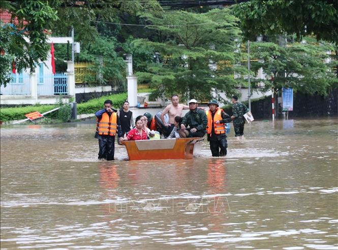 Bí thư Tỉnh ủy Tuyên Quang: Không được chủ quan, tuyệt đối bảo đảm an toàn tính mạng nhân dân