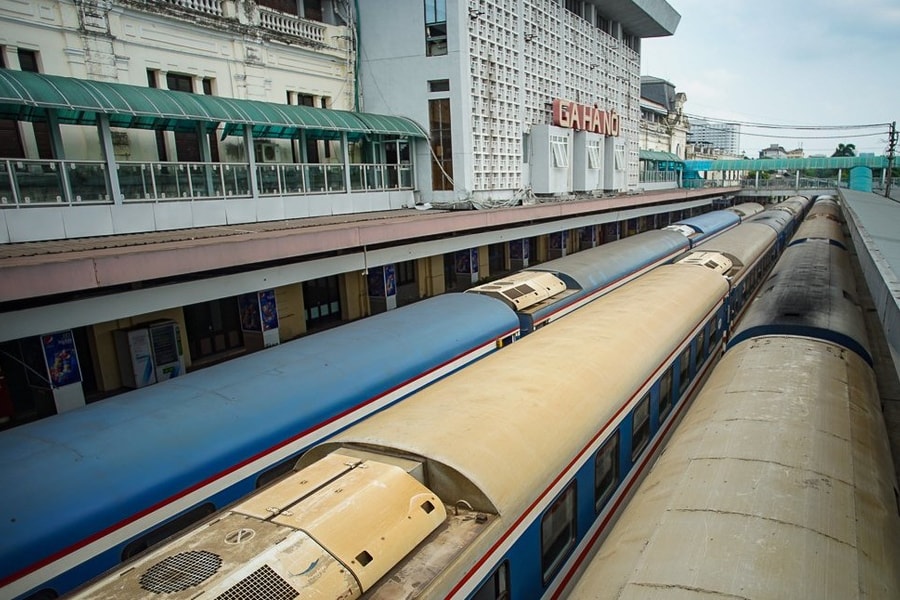 Tiếp tục ngừng hàng chục tuyến tàu khách và tàu hàng do ngập úng, sạt lở