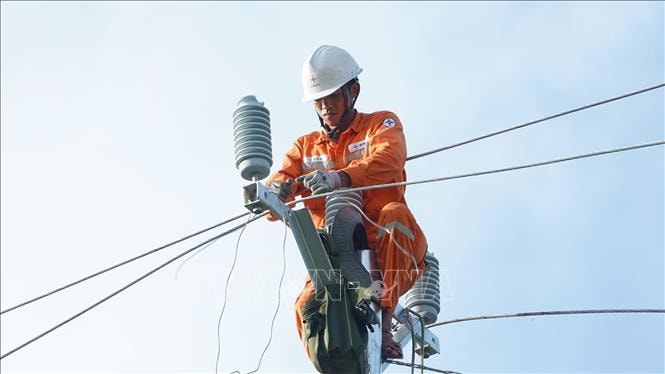 Hơn 3 triệu khách hàng Điện lực miền Bắc đã có điện trở lại sau bão số 10