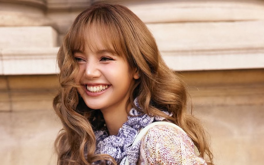 Lisa 'như búp bê' tại Tuần thời trang Paris