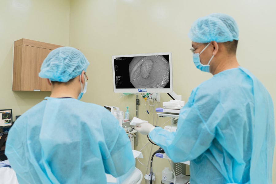 Nam thanh niên bị lồng ruột thừa