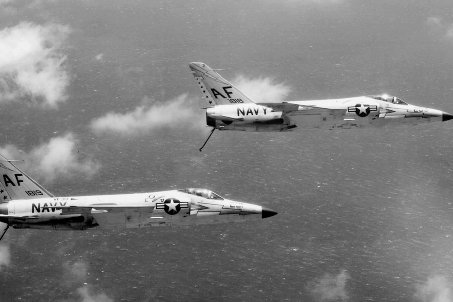 Cú bổ nhào khiến tiêm kích Mỹ tự bắn hạ chính mình năm 1956