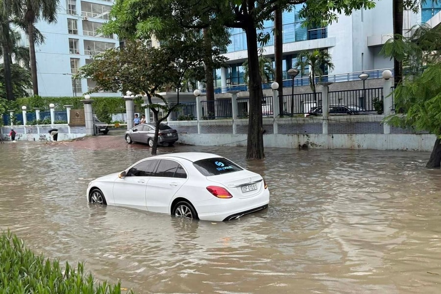 Xe đỗ ở chỗ ngập nước có cần mang đi bảo dưỡng?