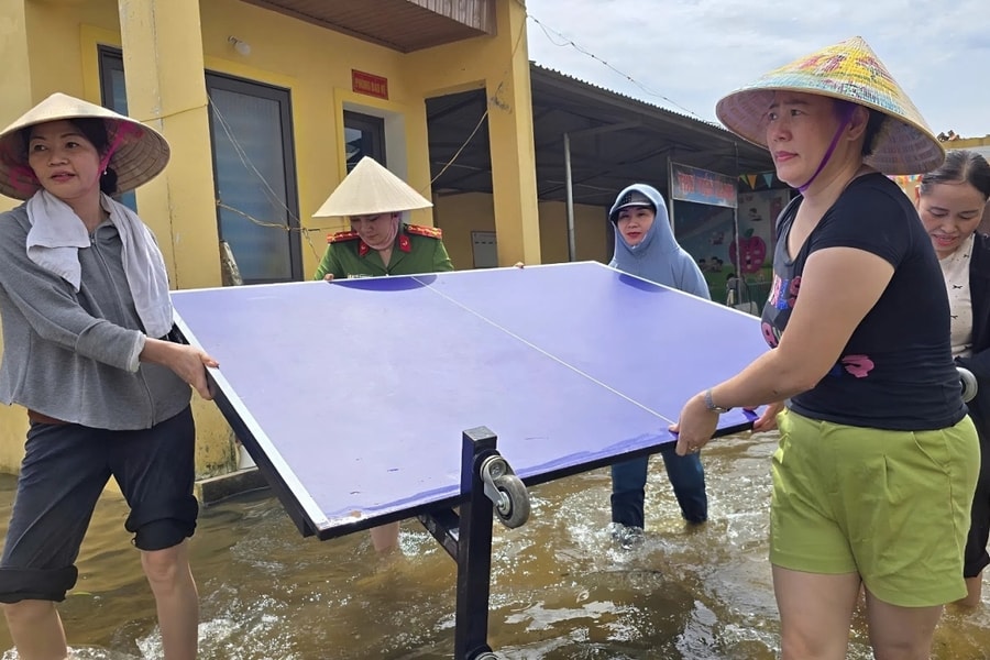 Dọn dẹp sau bão Bualoi