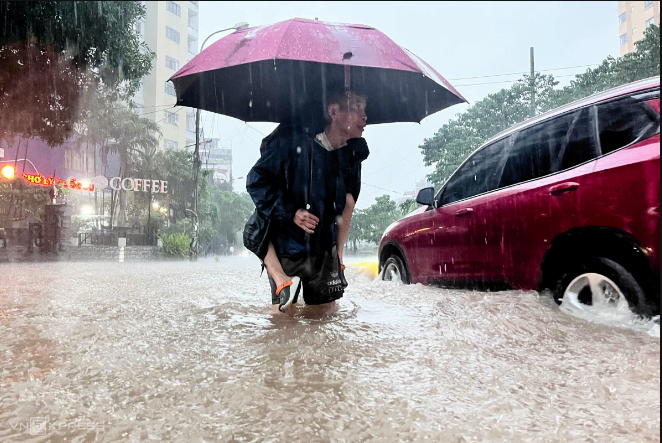 Hà Nội ngập - ai sẽ quyết định cho học sinh nghỉ ở nhà?