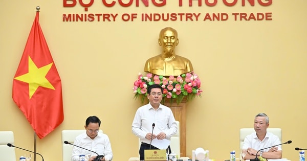 Người tiêu dùng chưa có quyền lựa chọn đơn vị bán điện