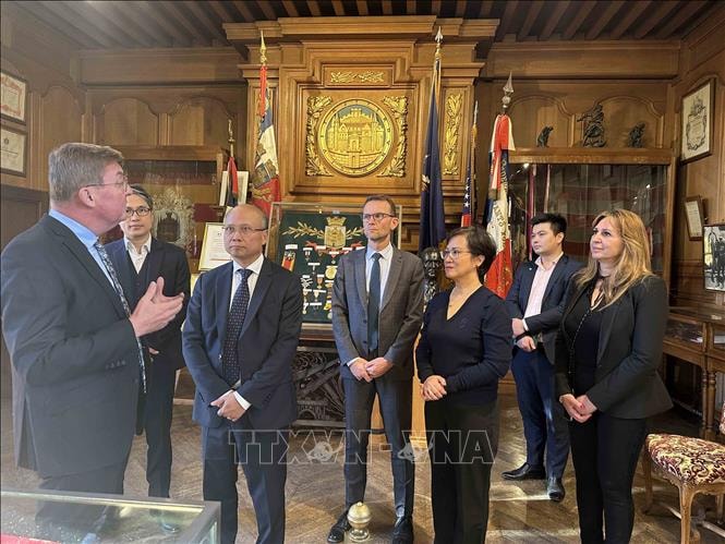 Việt Nam thúc đẩy việc cụ thể hóa các cam kết hợp tác với Pháp