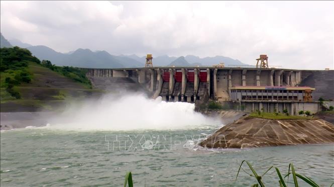 19 giờ ngày 2/10, đóng tiếp 1 cửa xả đáy hồ thủy điện Tuyên Quang
