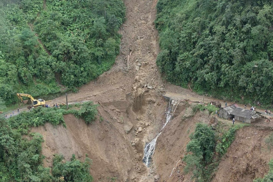 Đèo Khau Phạ sạt lở, khách hủy tour ngắm mùa vàng