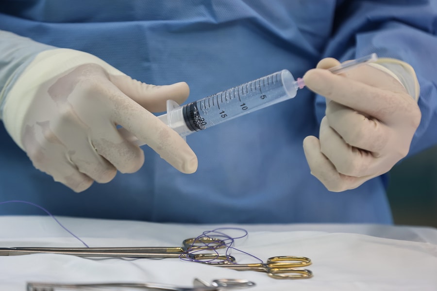 Loét nặng vì sưởi chân bằng máy sấy tóc