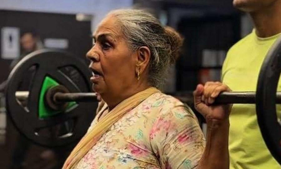 Người phụ nữ U70 chiến thắng bệnh viêm khớp, nâng tạ 105 kg