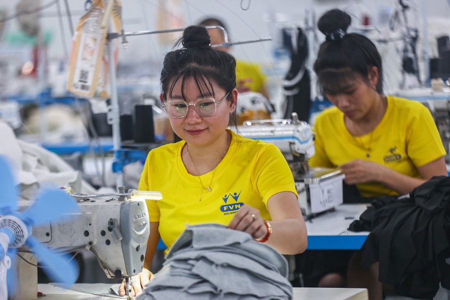 Bộ Nội vụ đề xuất tăng lương tối thiểu 7,2% từ năm 2026