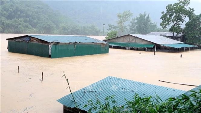 Đại học chi gần 7 tỷ đồng hỗ trợ 3.000 sinh viên vùng bão số 10