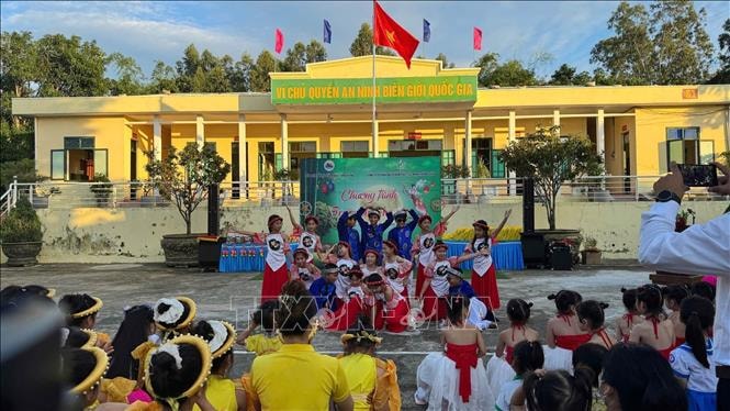 Trung thu rộn ràng tại biên giới và hải đảo