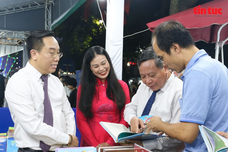 Hội sách Hà Nội 2025: Lan tỏa văn hóa đọc, khẳng định khát vọng vươn mình
