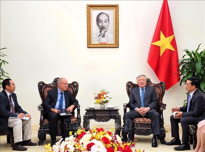 Phó Thủ tướng Thường trực đặt hàng Đại học Việt Đức tổ chức hội thảo khoa học về trung tâm tài chính