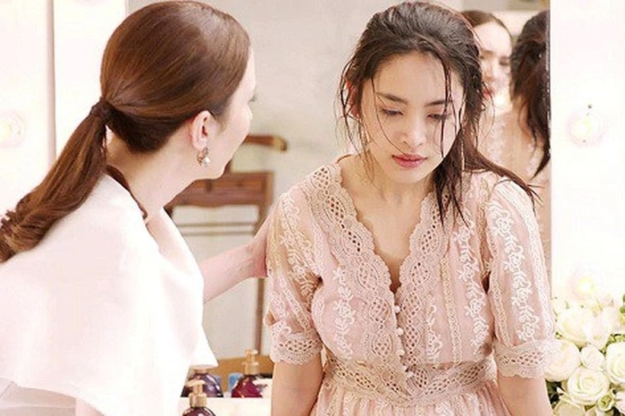 Một thứ đặc biệt rơi từ cặp sách của con gái khiến tôi suy sụp