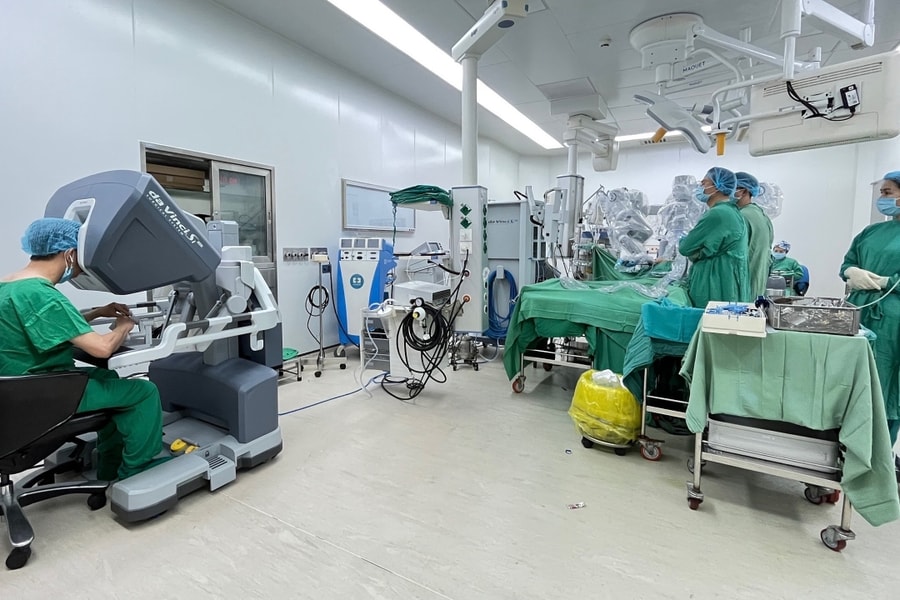 Robot phẫu thuật mở hy vọng sống cho người ung thư phổi