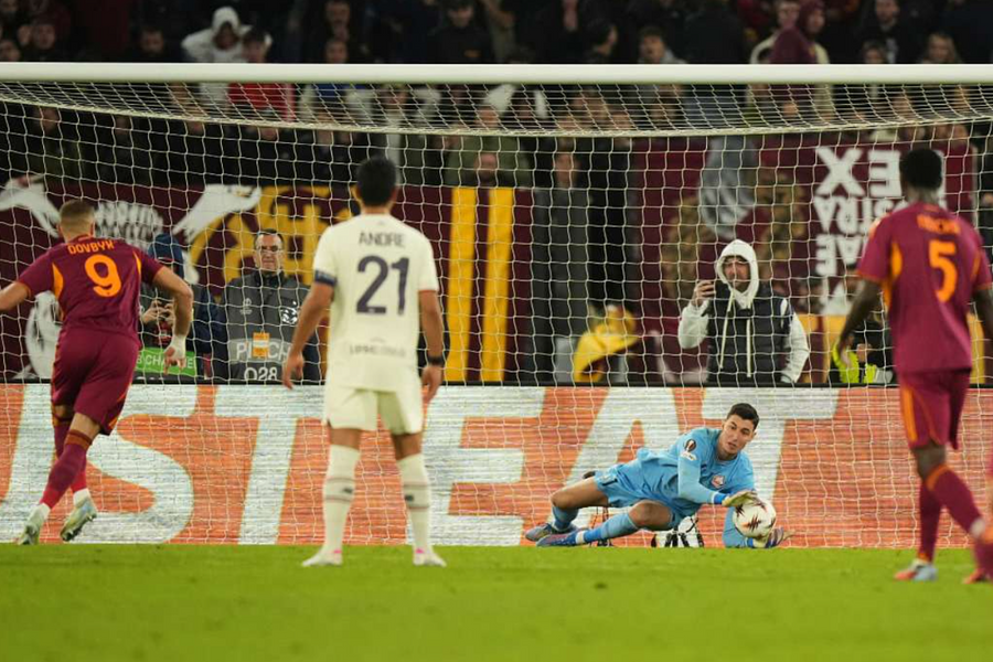 Roma 3 lần đá hỏng phạt đền khi thua ở Europa League