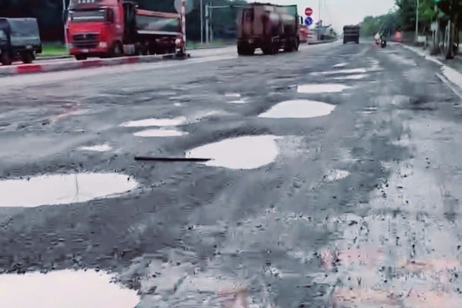 Đường 3.800 tỷ đồng nối TP HCM - Đồng Nai dày đặc 'ổ voi'